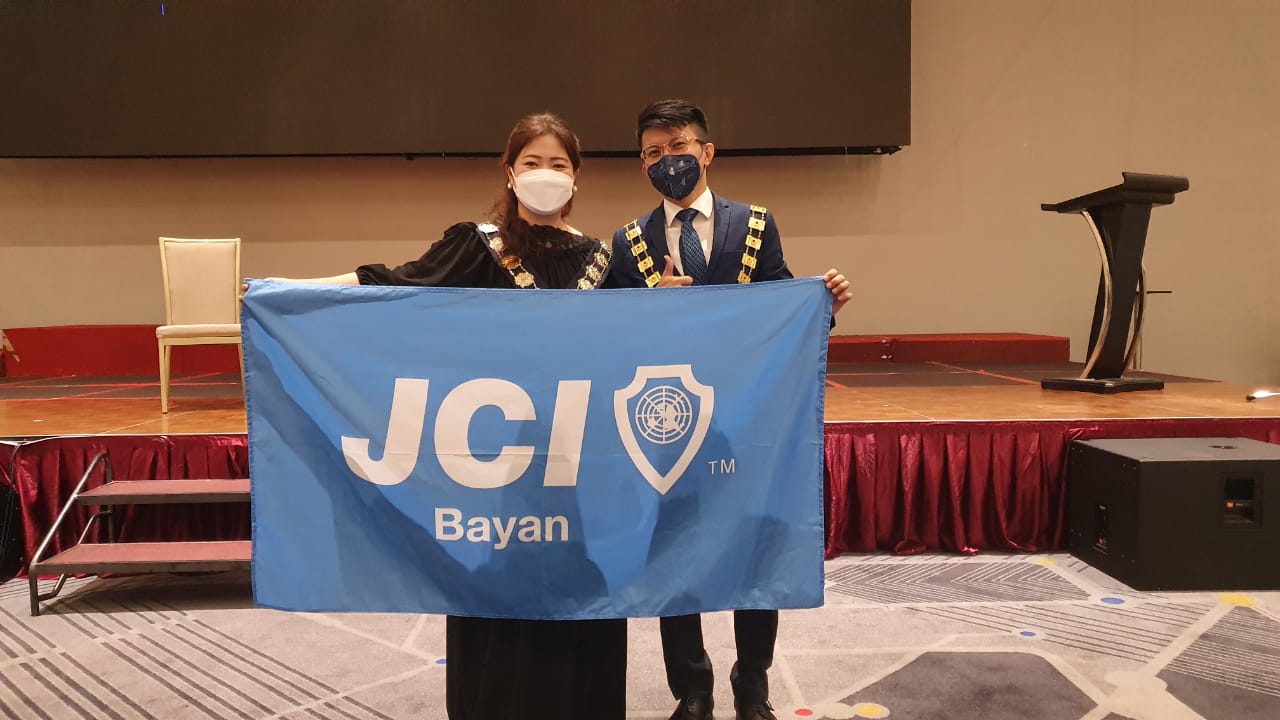 Photo with 2022 JCIM National President